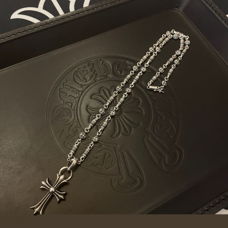 Ch**me He**ts necklaces